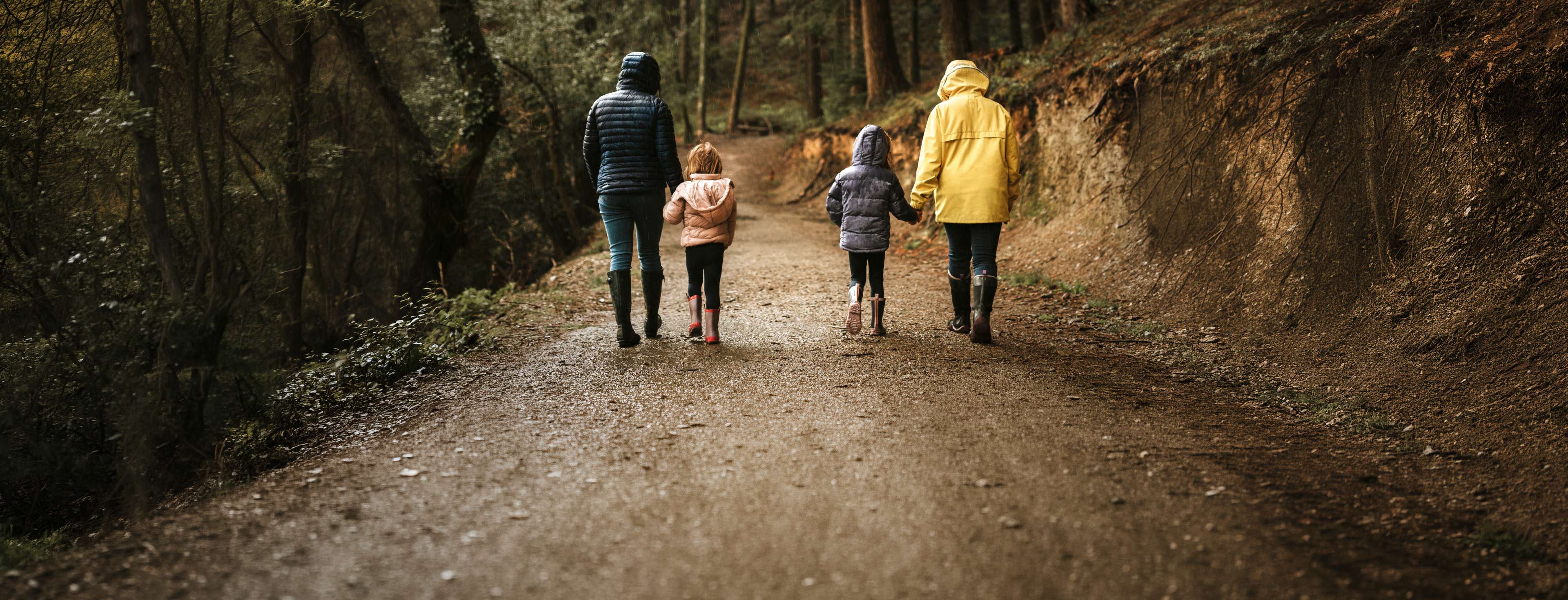 Randonner sous la pluie : conseils pour rester au sec en tout confort